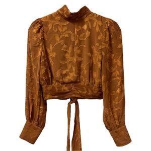 J.O.A. Women’s Gold Long Sleeve Mock Neck Cropped Open Back Blouse  ‎ Sz M